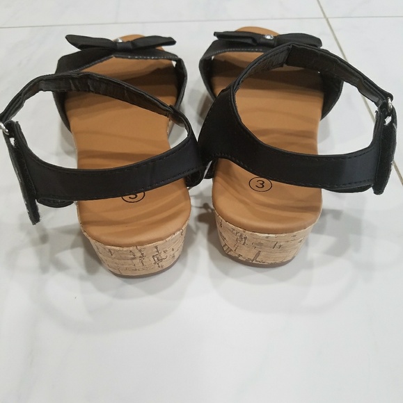 🚫SOLD🚫NWOT black cork style wedge sandals SZ 3 - Picture 2 of 5