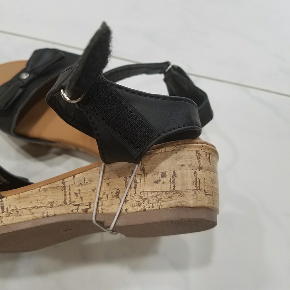 🚫SOLD🚫NWOT black cork style wedge sandals SZ 3 - Picture 3 of 5