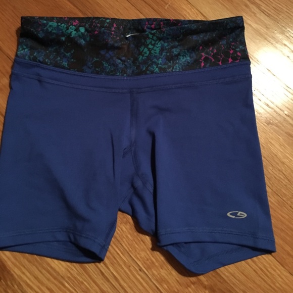Tight fit workout shorts - Picture 1 of 4