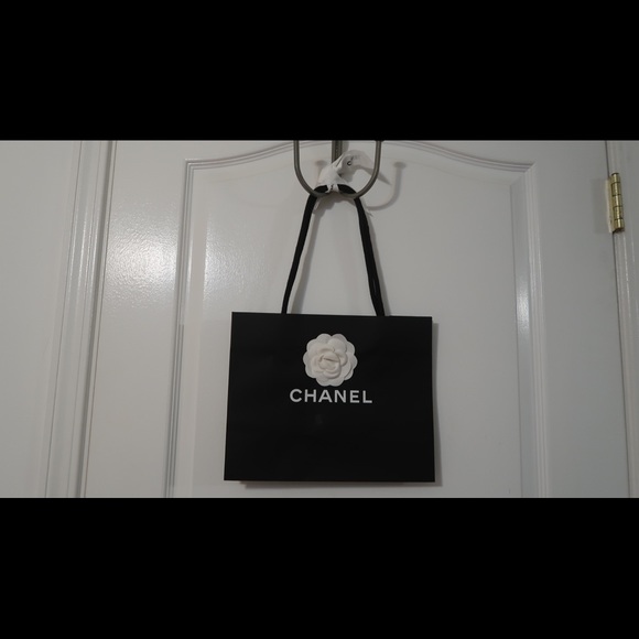 CHANEL shopping bag with flower - Picture 1 of 7