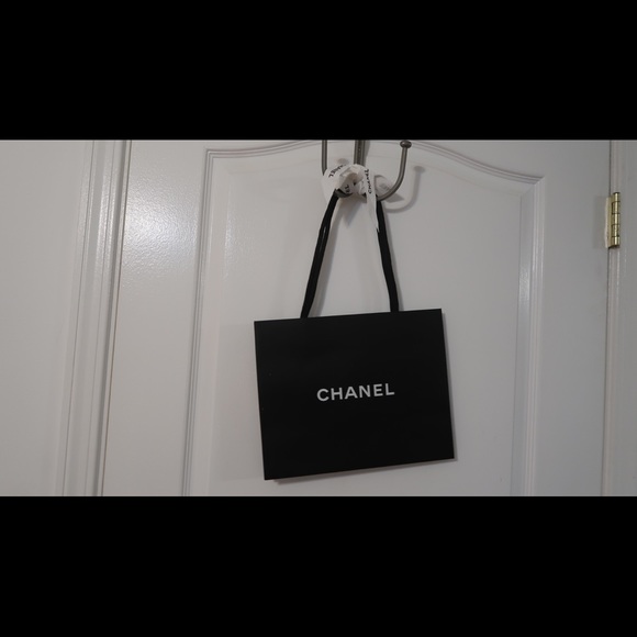 CHANEL shopping bag with flower - Picture 2 of 7