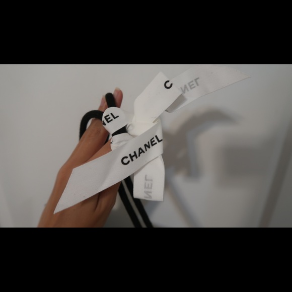 CHANEL shopping bag with flower - Picture 6 of 7