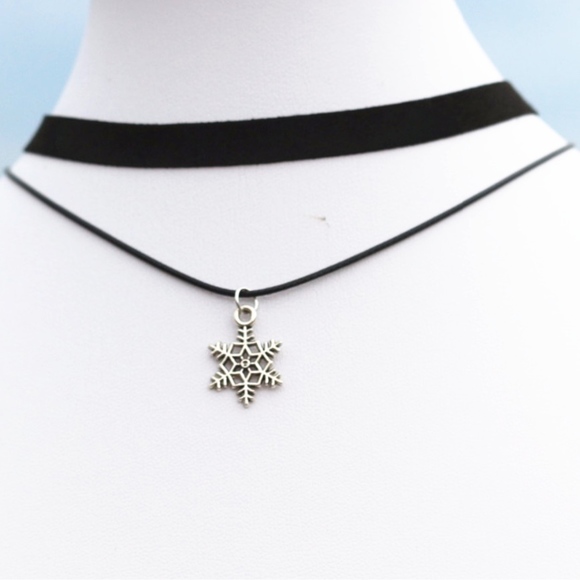 Jewelry - Silver Snowflake Black Choker Necklace