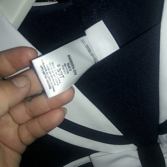 Dress - Picture 2 of 4