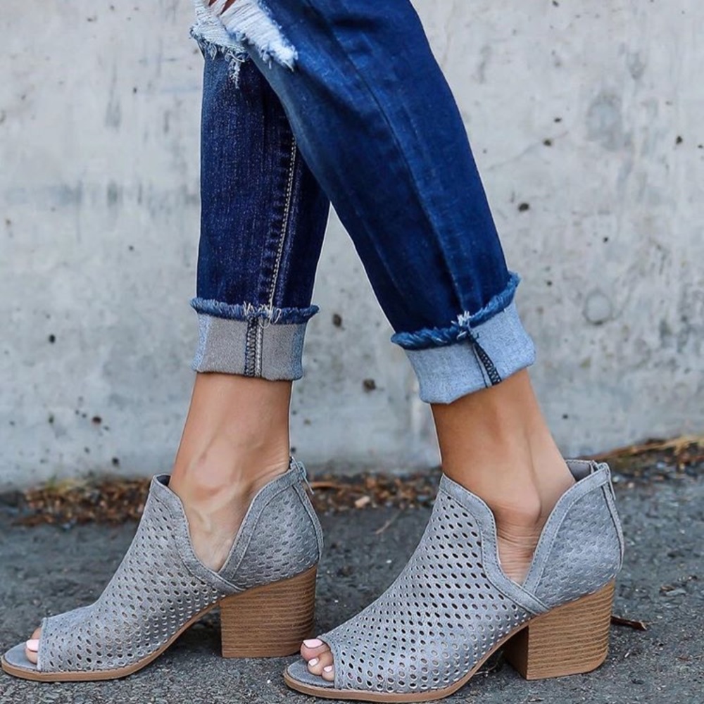Last pair! Perforated cut Gray bootie - Picture 2 of 4