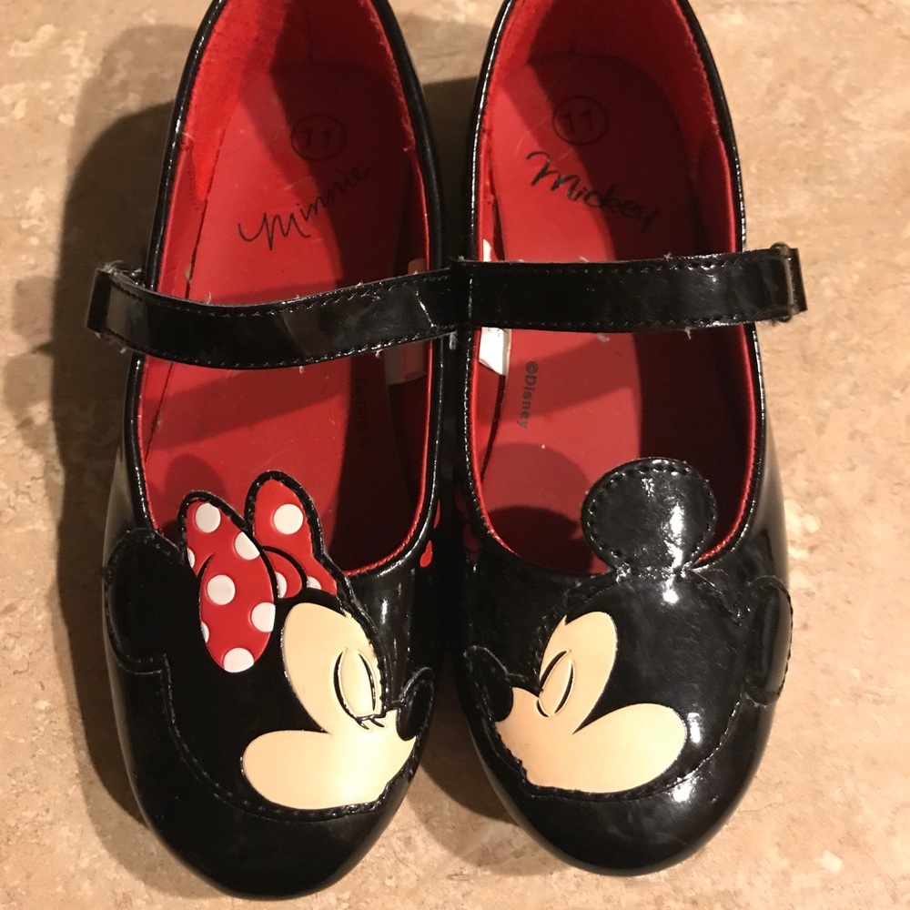 Mickey and Minnie girls kissing shoes size 11