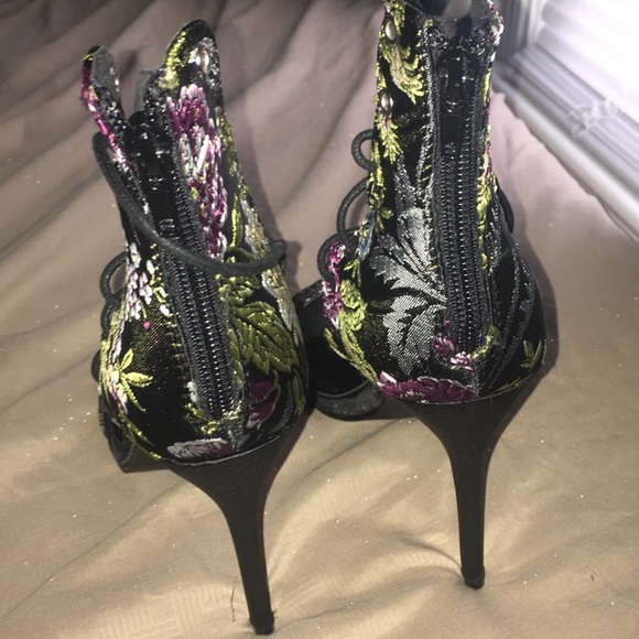 Woman heels - Picture 4 of 5