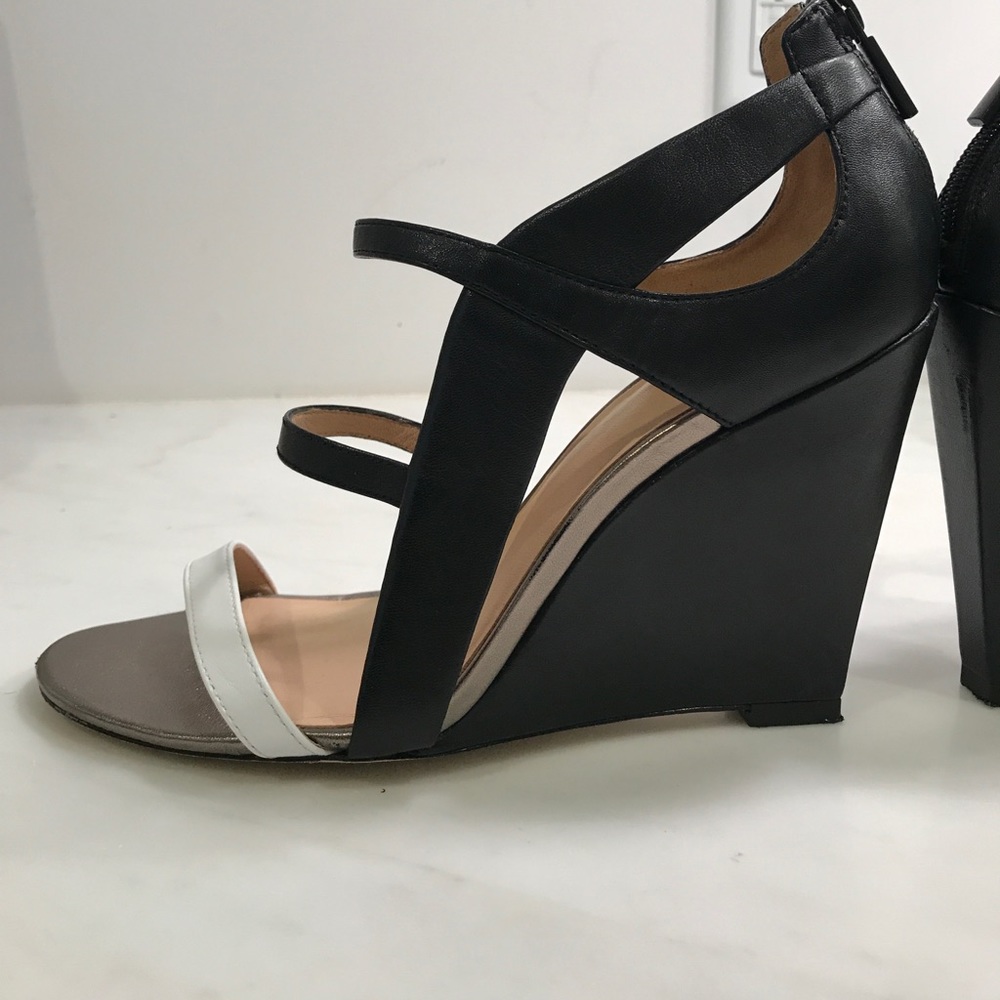 SALE!!Eight Fifteen wedge heel, 9, AMAZING!