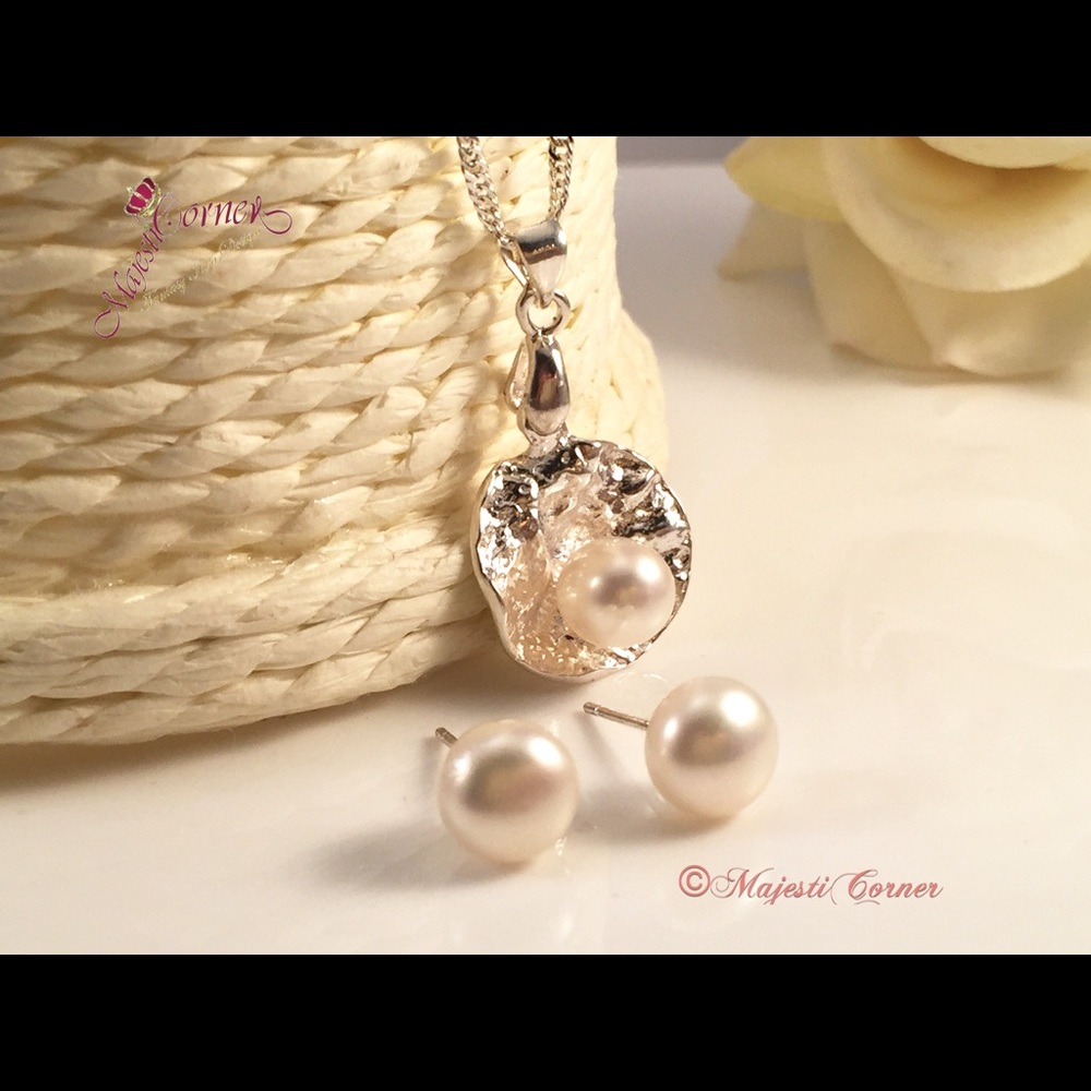 Cute 925 Silver Set Of Necklace And Earrings Pearl