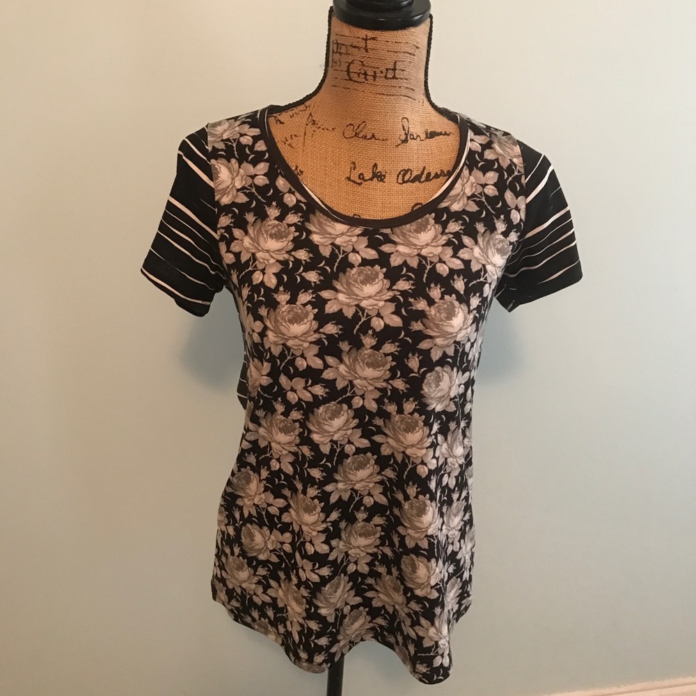 LuLaRoe XXS classic tee