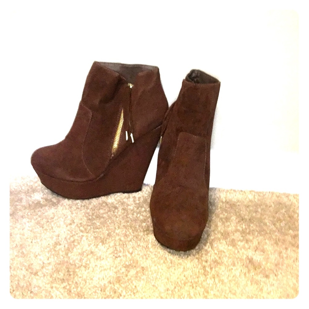 Size 8.5 Tan Heels with Tassle