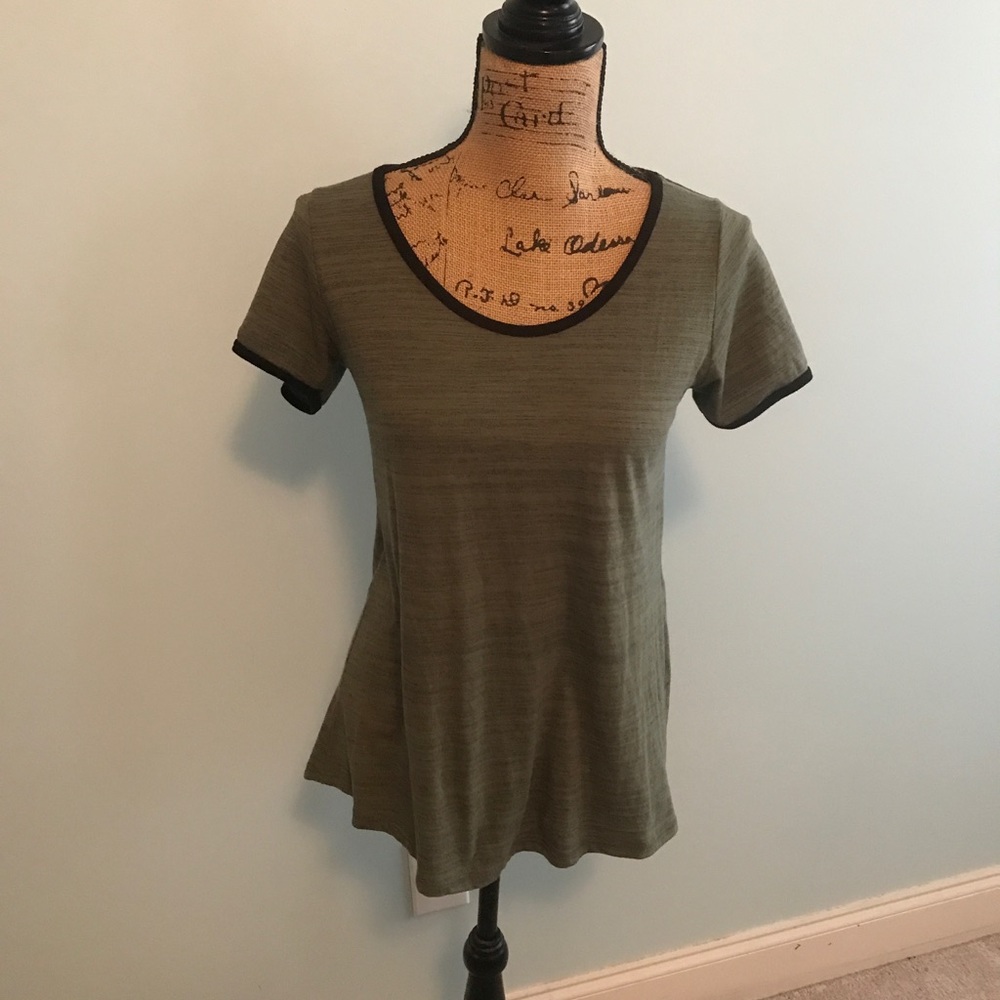 Xxs LuLaRoe classic tee