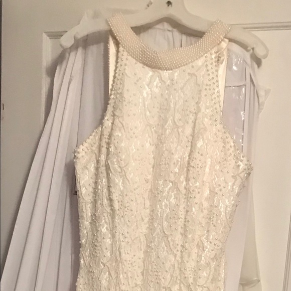 Wedding dress - Picture 1 of 2