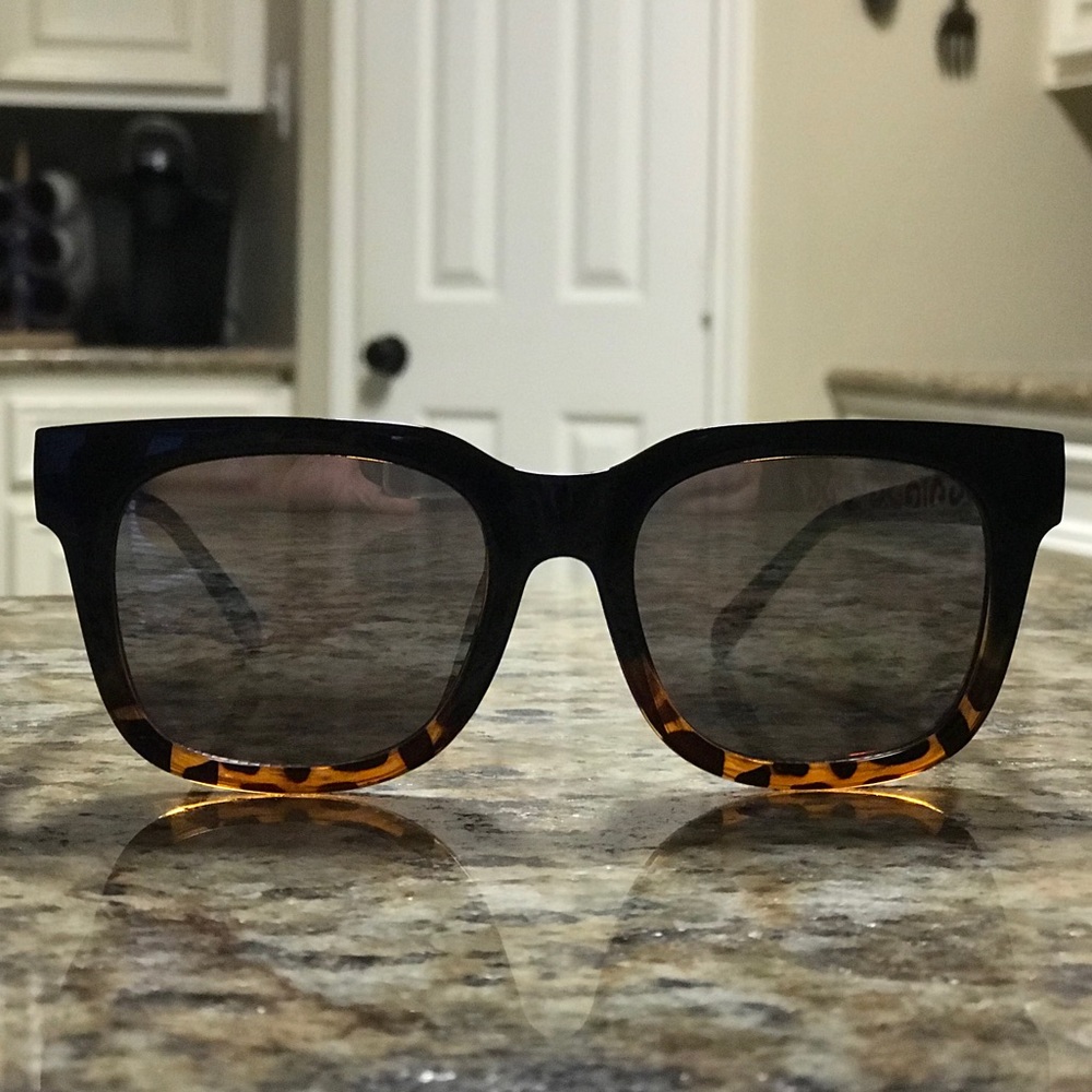 QUAY Sunglasses - Libre