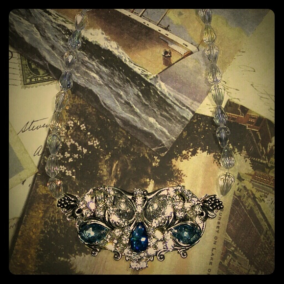 #0131 Romantic Crystal Necklace - Picture 2 of 5