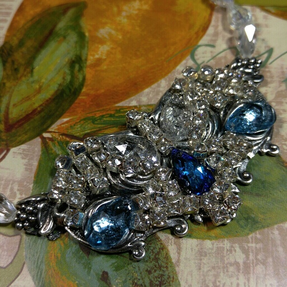 #0131 Romantic Crystal Necklace - Picture 3 of 5