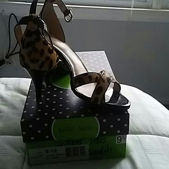 Ladies shoes - Picture 1 of 3