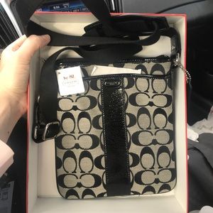 Coach cross body bag— Black