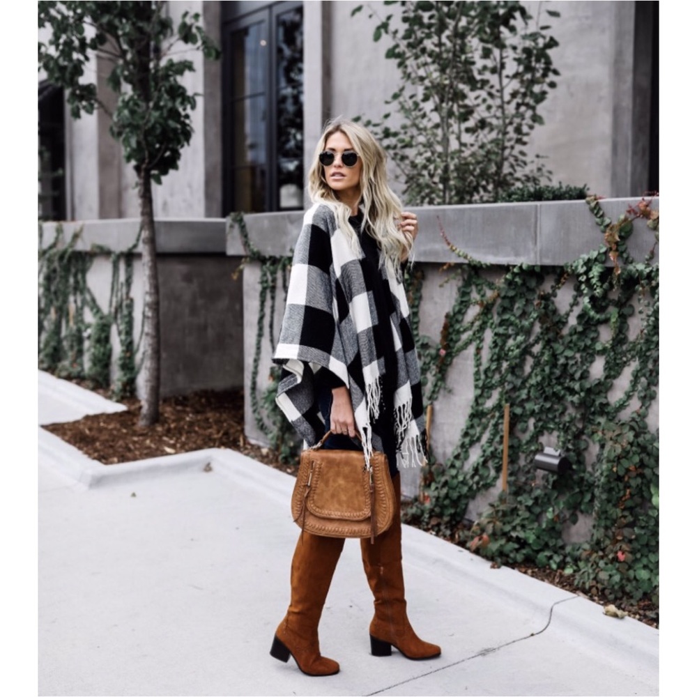 🆕LAST ONE Demi Black/White Buffalo Check Poncho - Picture 6 of 7