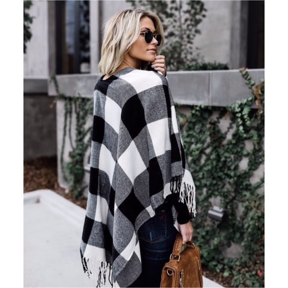 🆕LAST ONE Demi Black/White Buffalo Check Poncho - Picture 2 of 7
