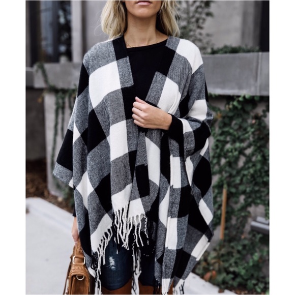 🆕LAST ONE Demi Black/White Buffalo Check Poncho - Picture 3 of 7