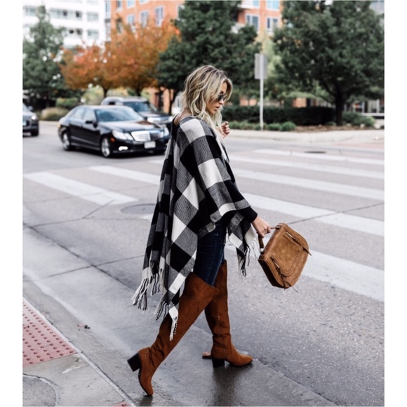 🆕LAST ONE Demi Black/White Buffalo Check Poncho - Picture 5 of 7