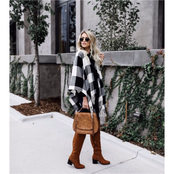 🆕LAST ONE Demi Black/White Buffalo Check Poncho - Picture 6 of 7