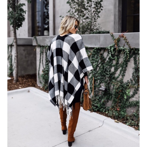 🆕LAST ONE Demi Black/White Buffalo Check Poncho - Picture 7 of 7