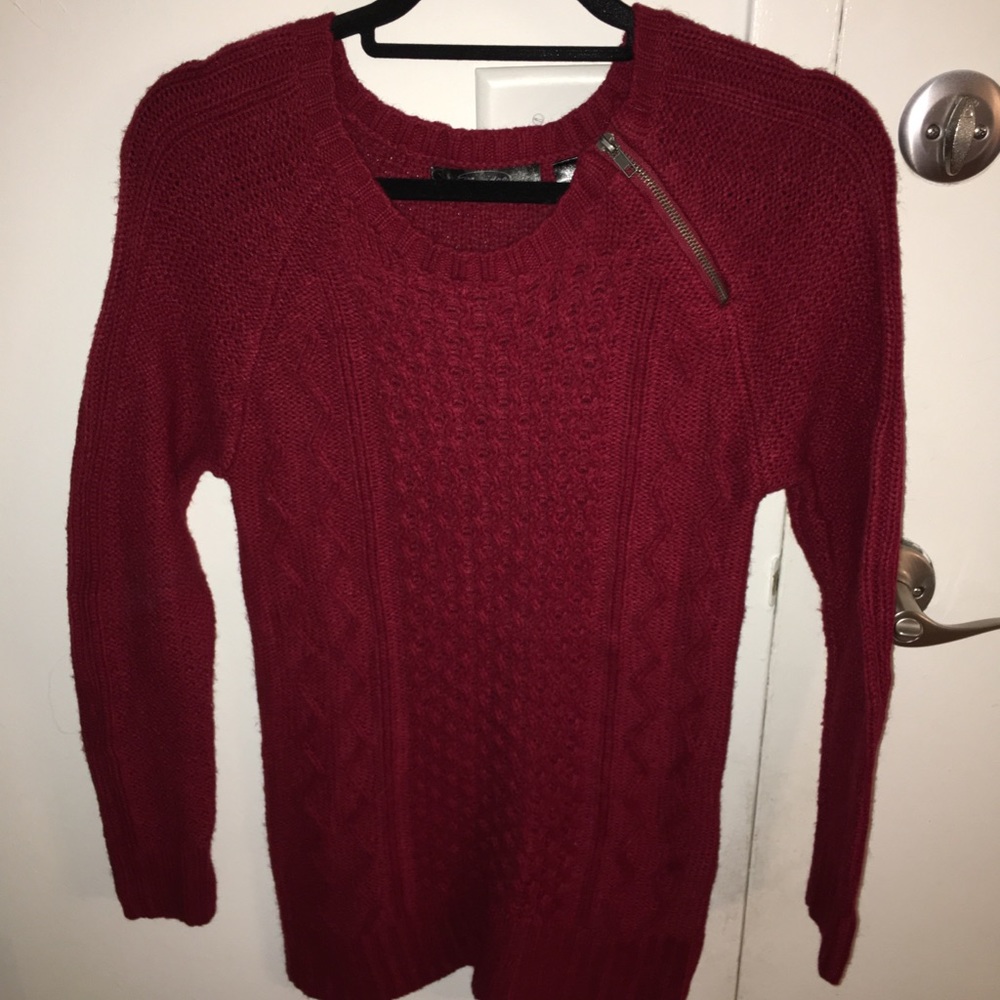 Longer sweater with zip on top side