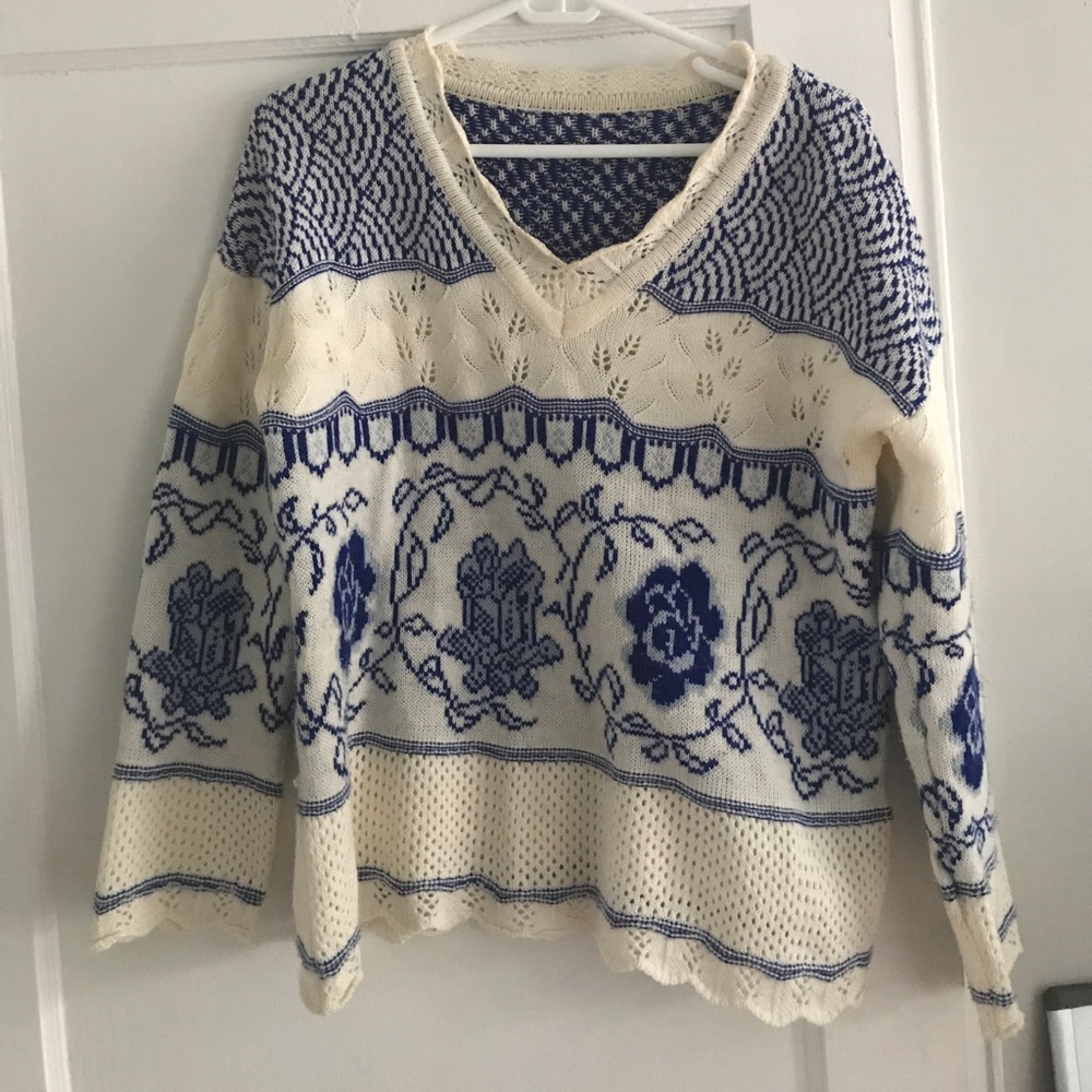 Vintage knit cream blue sweater floral