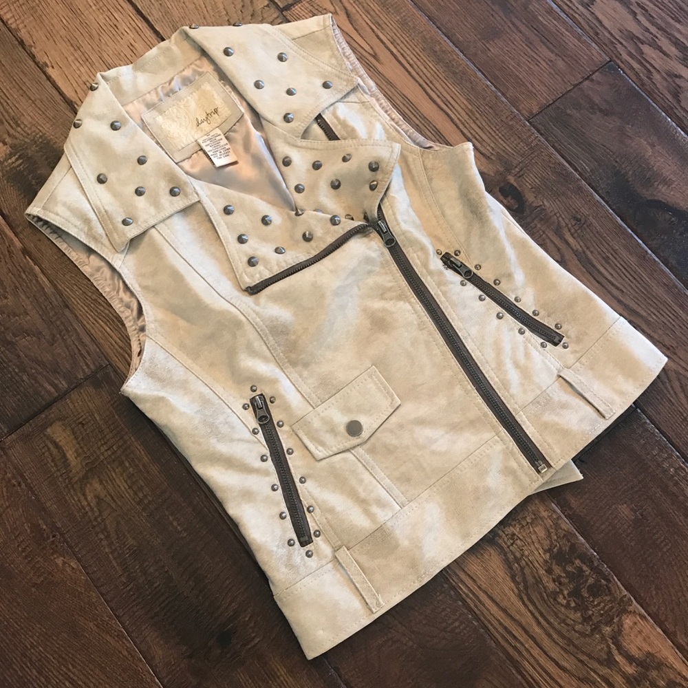 BUCKLE Daytrip Cream Leather Studded Vest Medium M
