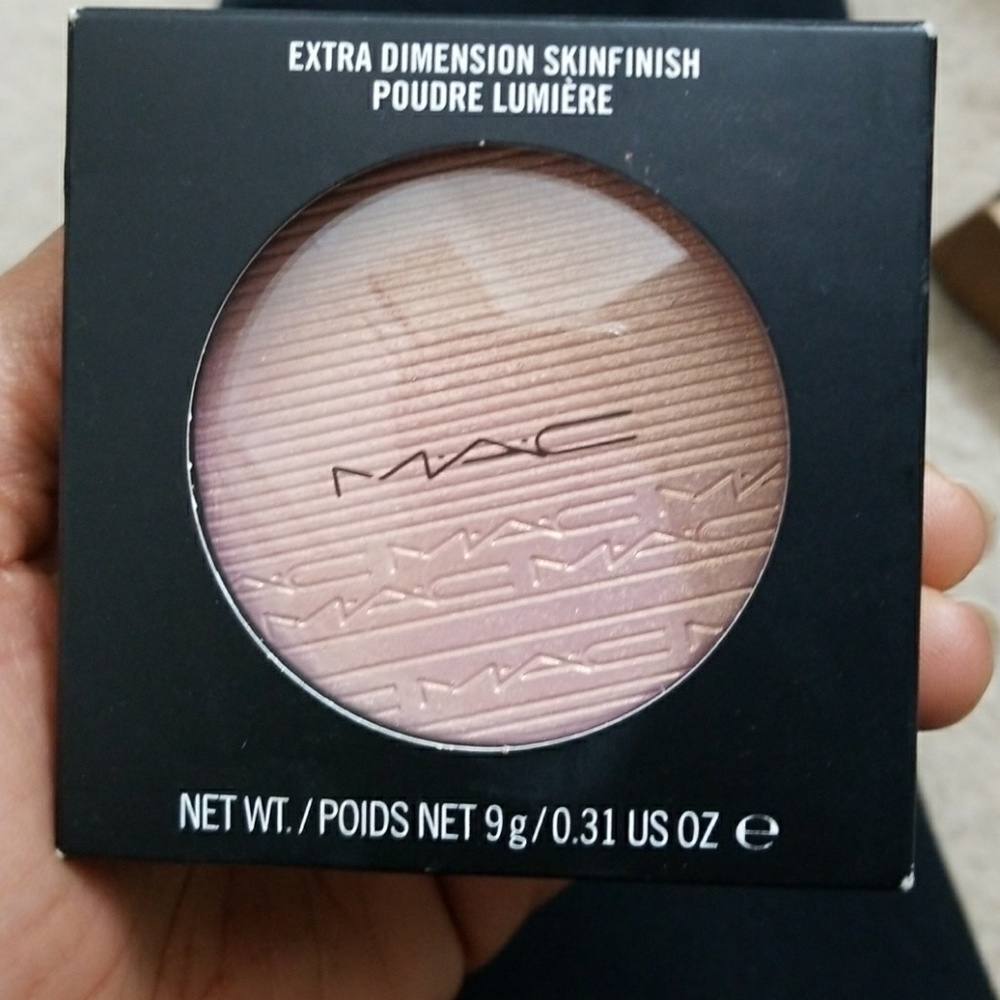 MAC highlighter in BEAMING BLUSH
