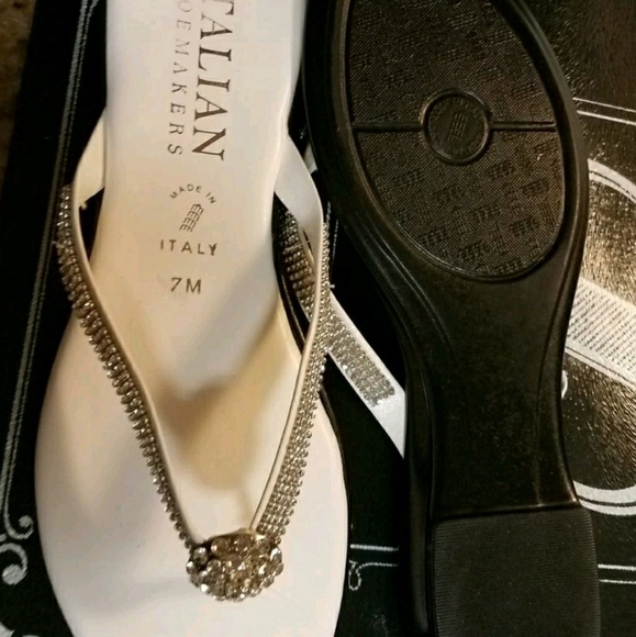 Blingy Italian Shoemaker flip flops - Picture 3 of 3