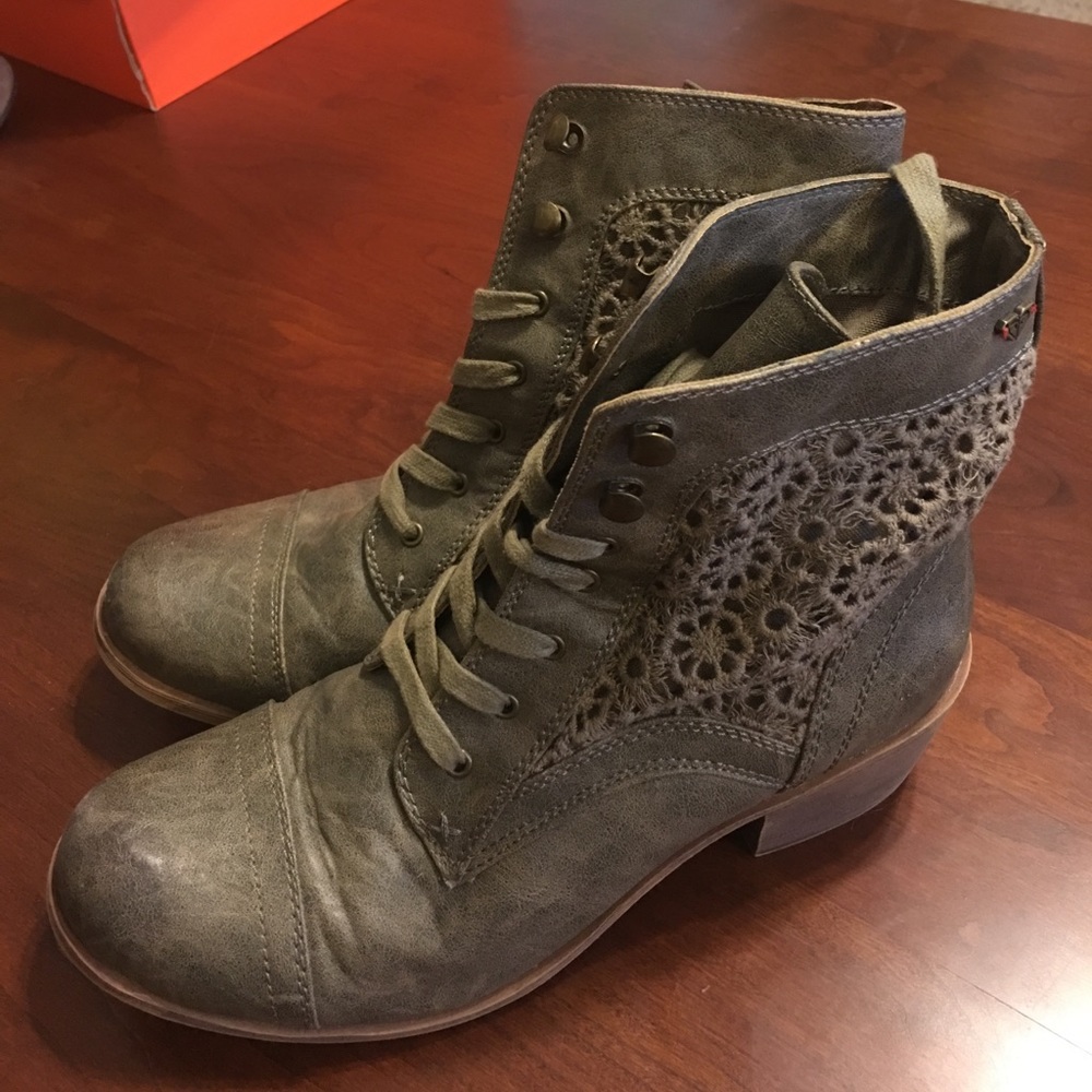 Roxy Boots
