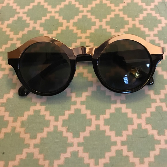 Black and Gold Sunglasses - Picture 3 of 3