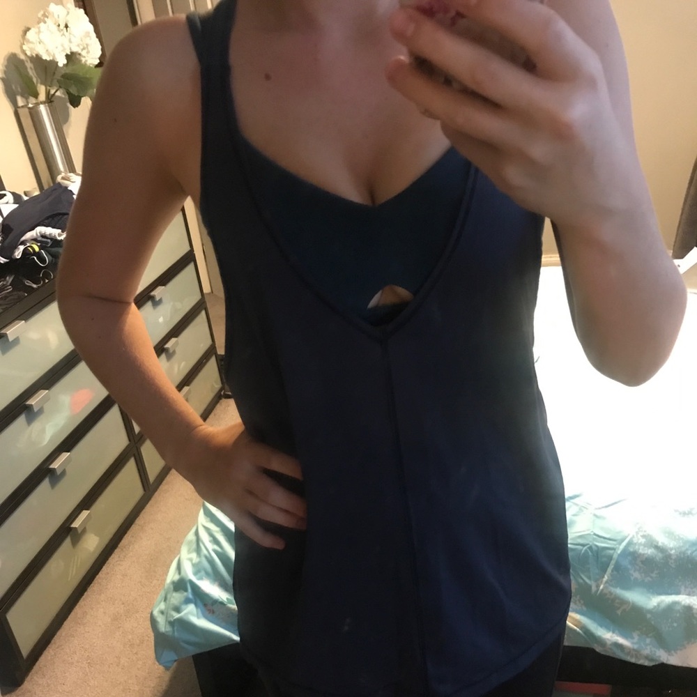 Lululemon • Cute Flowy tank