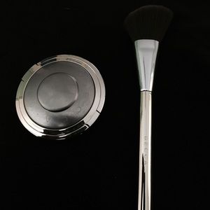 Becca Blush/Highlighter Champagne Split and Brush