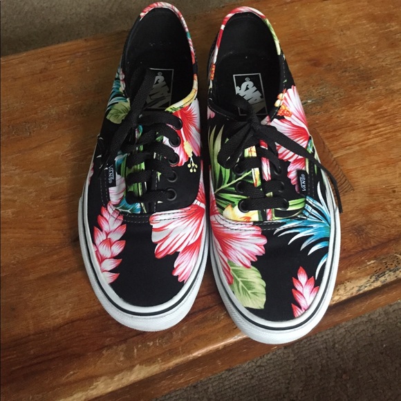 Vans Shoes - Vans Hawaiian print sneakers size 9