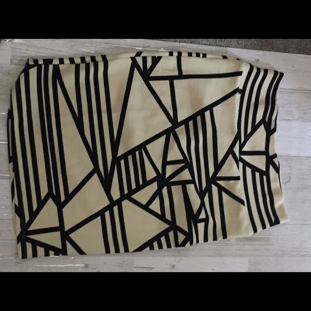 Lularoe Geometric Cassie