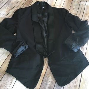 FOREVER 21 TUXEDO STYLE BLAZER