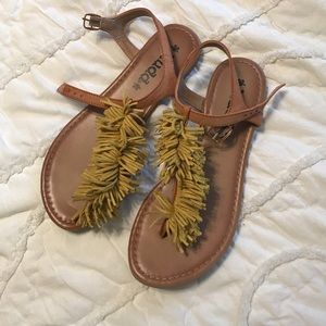 Mudd sandals