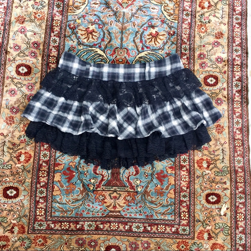 Forever 21 tiered black lace plaid mini skirt Med