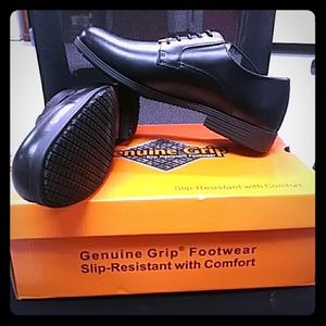 Mens shoes size 9 , Genuine grip