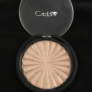 OFRA Cosmetic Rodeo Drive Highlighter.