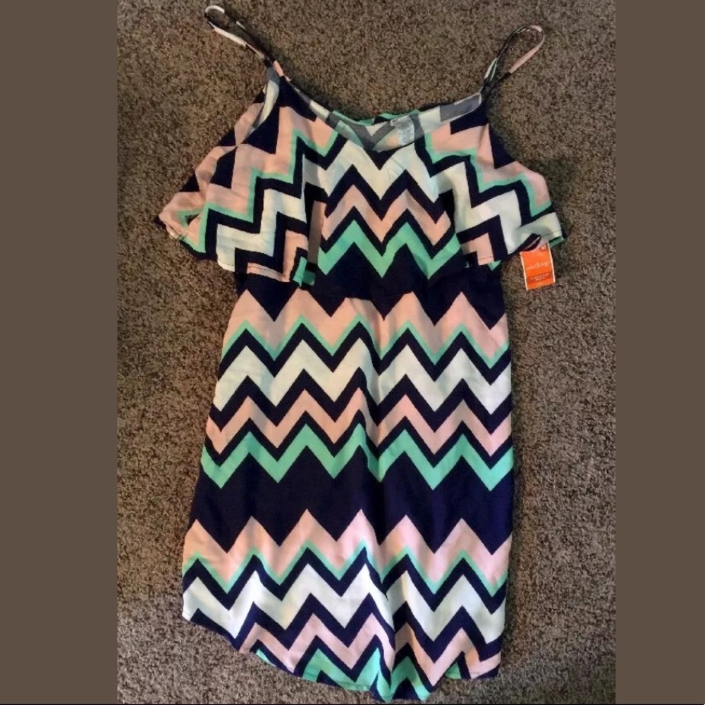 Women's ruffle Tunic chevron print medium