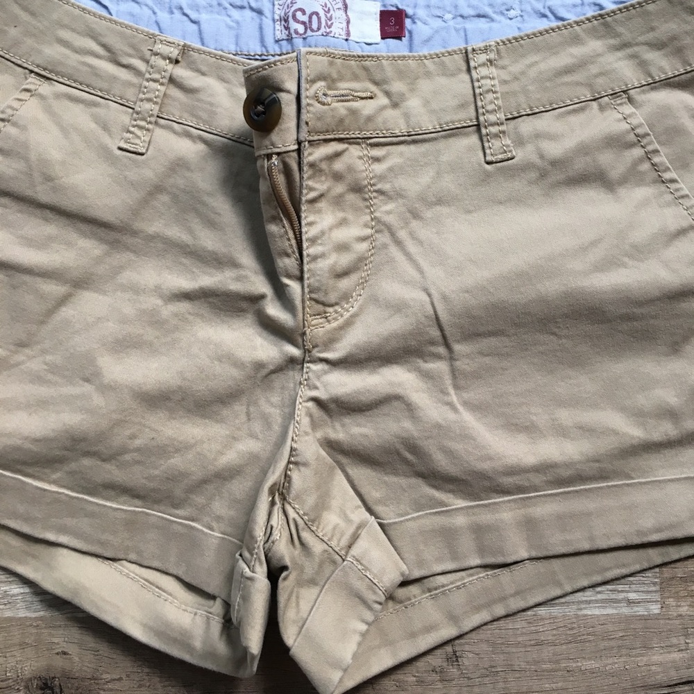 Khaki shorts - Picture 2 of 2