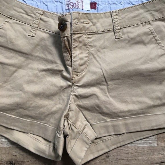 Khaki shorts - Picture 2 of 2