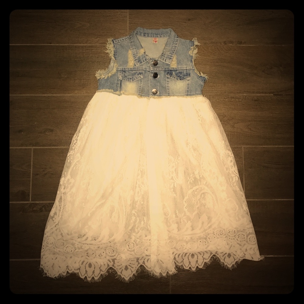 Girls Denim / Lace Dress - Size 2-4 years