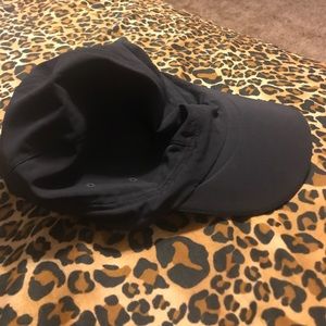 Lulu lemon hat, all black, with clasp closure