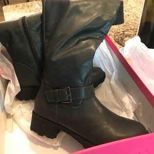 NWT Charcoal gray boots